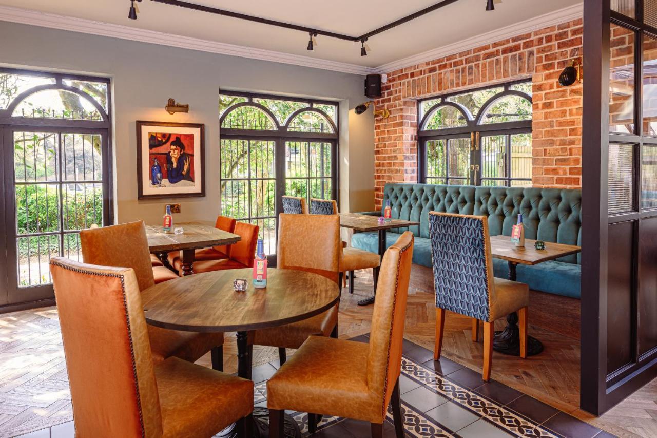 Brewhouse And Kitchen Hotel เวอร์ทิง ภายนอก รูปภาพ
